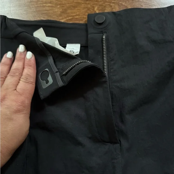 Lululemon Athletica Black Cargo Shorts Athletic Style - Picture 2 of 3